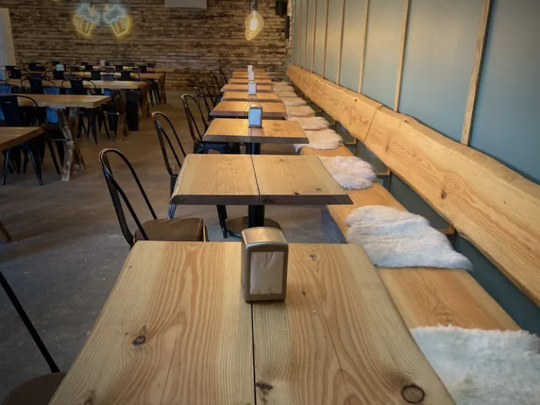 Caféborde og indendørs bænke Bornholm