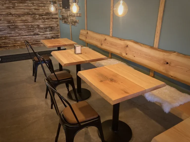 Caféborde og inventar til Biergarten på Bornholm
