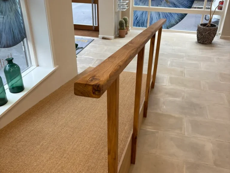 Indendørs rampe med gelænder til Brillehûzet i Nexø